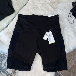 NWT Old Navy Bermuda bike shorts sz M - mesh panel on side at bottom
